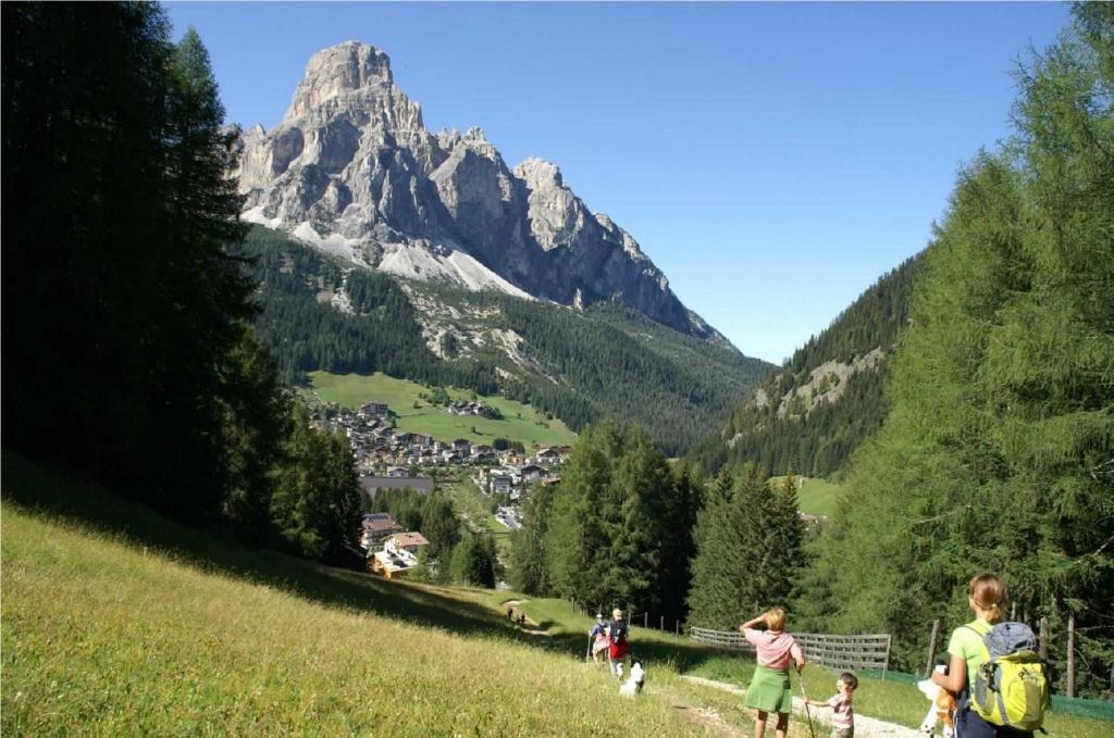 Monti Pallidi B&B Apartments Corvara In Badia Luaran gambar