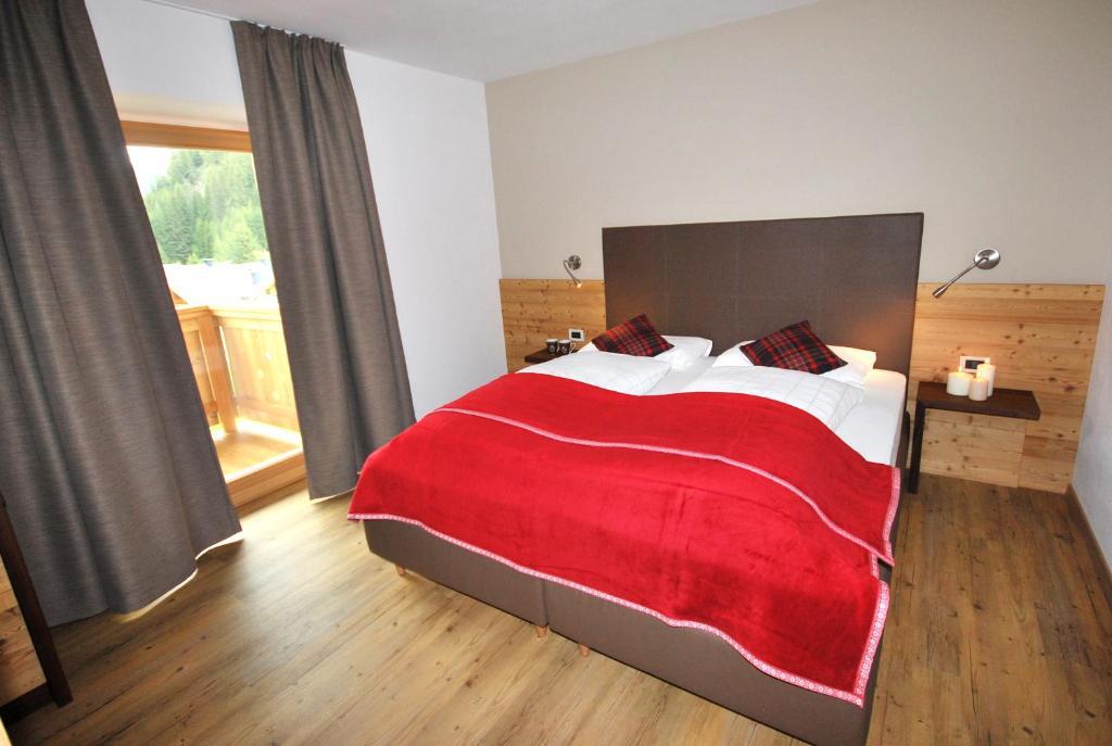 Monti Pallidi B&B Apartments Corvara In Badia Bilik gambar