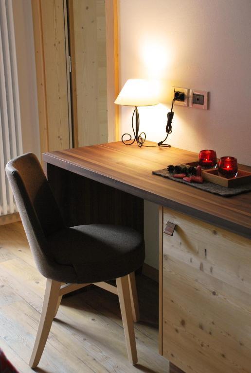 Monti Pallidi B&B Apartments Corvara In Badia Bilik gambar