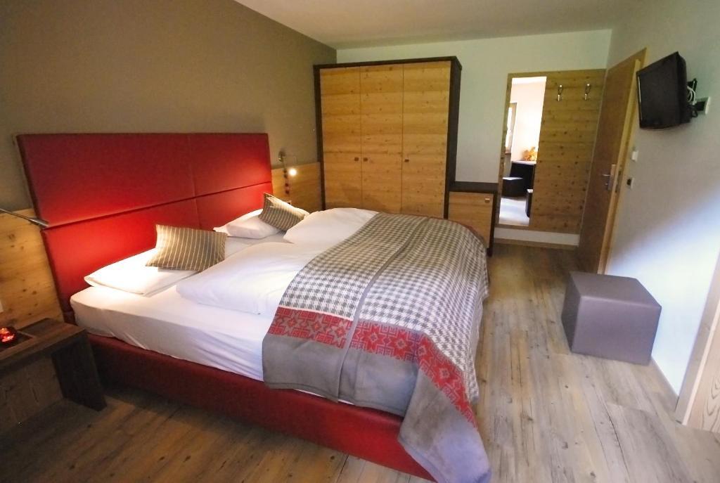 Monti Pallidi B&B Apartments Corvara In Badia Bilik gambar