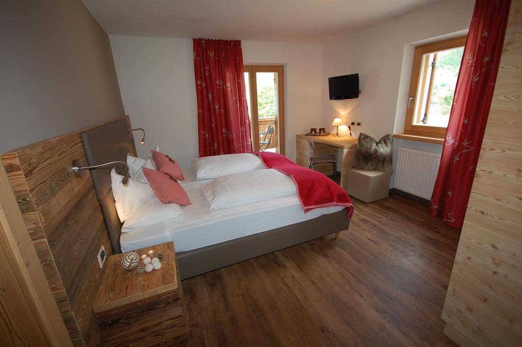 Monti Pallidi B&B Apartments Corvara In Badia Luaran gambar