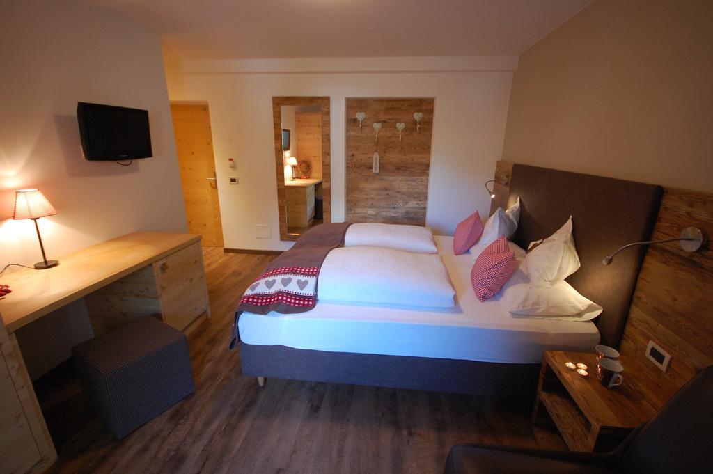 Monti Pallidi B&B Apartments Corvara In Badia Luaran gambar