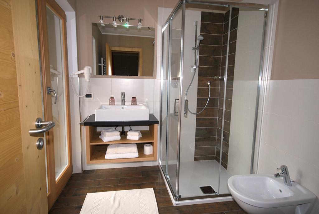 Monti Pallidi B&B Apartments Corvara In Badia Bilik gambar