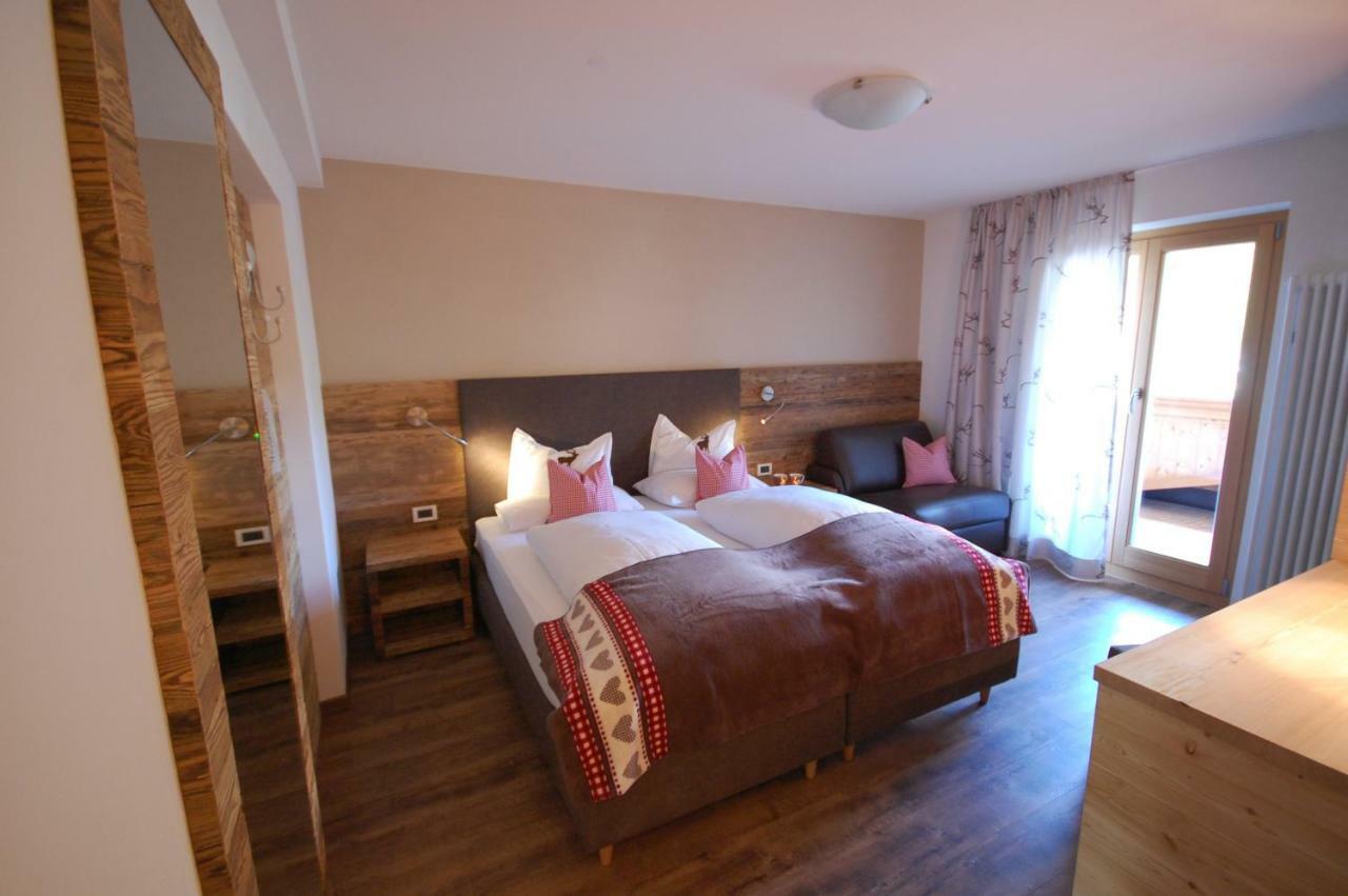 Monti Pallidi B&B Apartments Corvara In Badia Luaran gambar