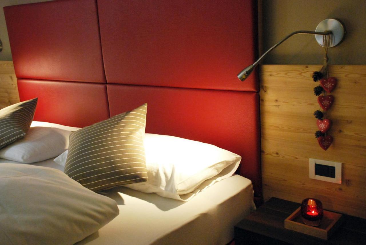 Monti Pallidi B&B Apartments Corvara In Badia Bilik gambar